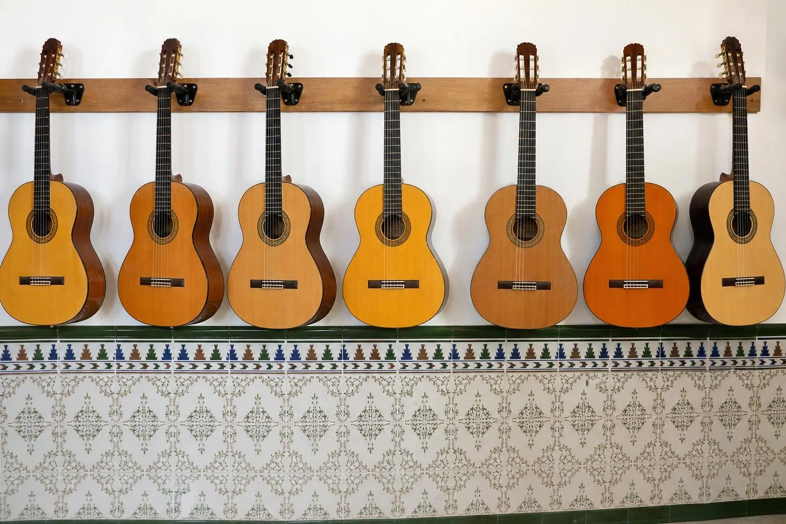 Clavijero de una guitarra en primer plano